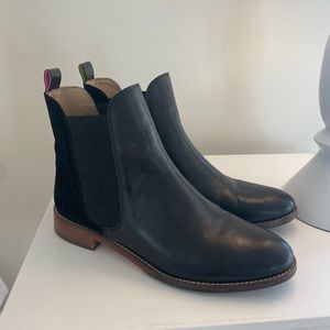 Black leather/Suede Chelsea Boots